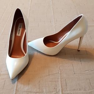 Steve Madden Classic Leather Pump